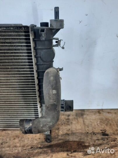 Радиатор основной Opel Zafira B минивэн 1.6 Z16XE1