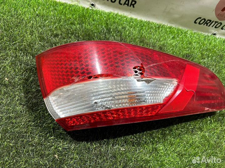 Фонарь задний левый Kia Rio 3 дефект