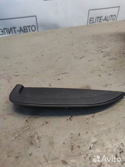 Уголок накладка двери задний левый Kia Rio 3 1.4