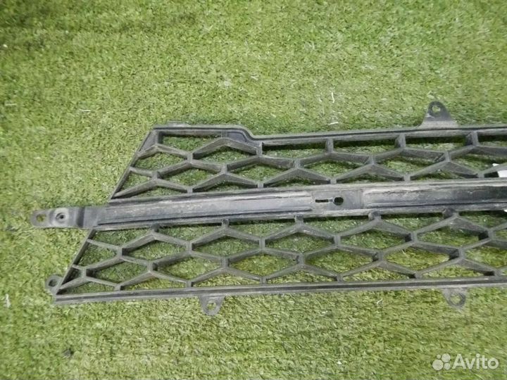 Решетка переднего бампера LADA Vesta (2015-н.в.)