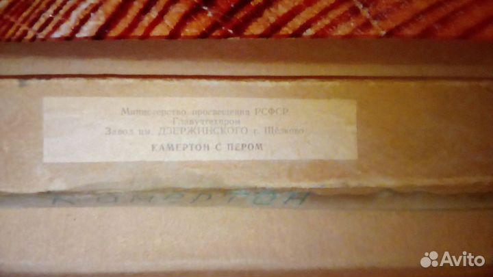 Камертон с пером