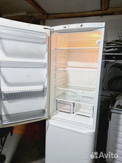 Холодильник ariston