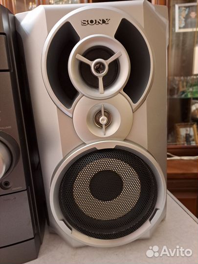 Музыкальный центр sony.звук космос