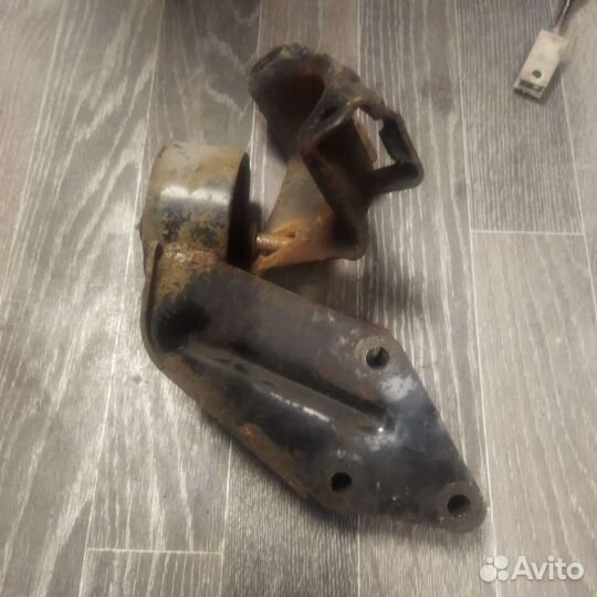 Подушка МКПП Nissan 1122050Y00