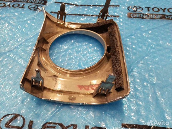 Накладка птф Лексус LX570 правая оригинал 12-15