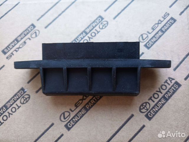 Кнопка открытия багажника Toyota / Lexus