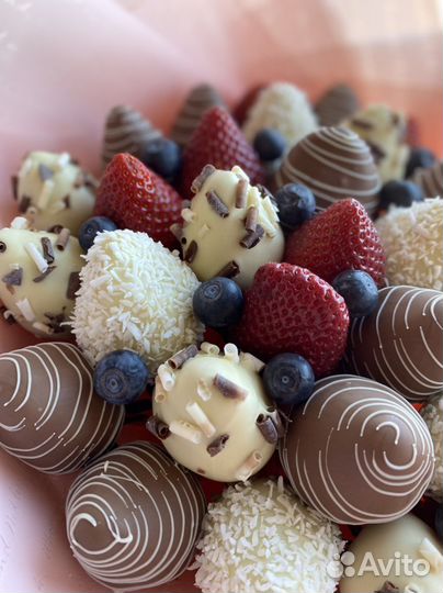 Съедобные букеты, клубника в шоколаде