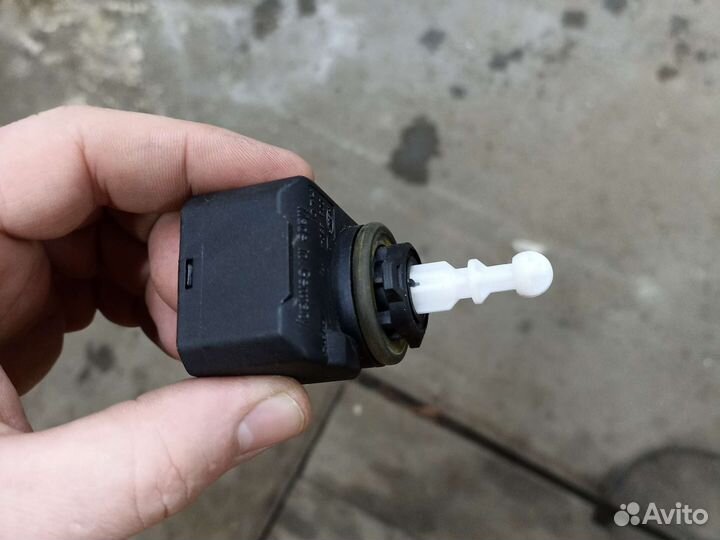 Электрокорректор фары skoda