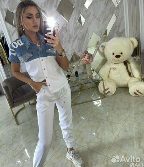 Костюм женский со стразами