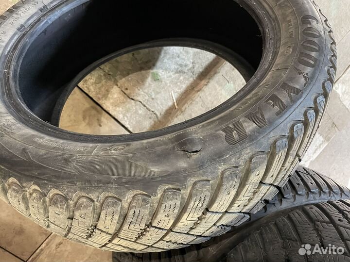Goodyear Ultragrip Ice Arctic 215/55 R17