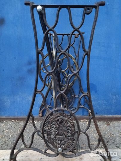 Чугунная станина от швейной машинки