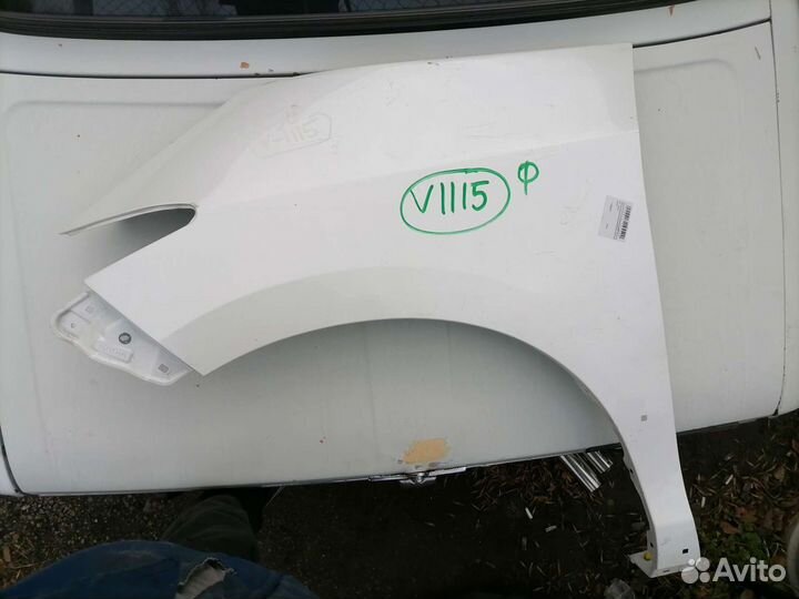 Крыло toyota estima переднее левое