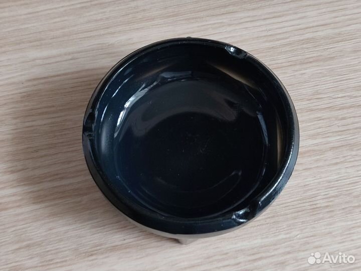 Пепельница стеклянная черная