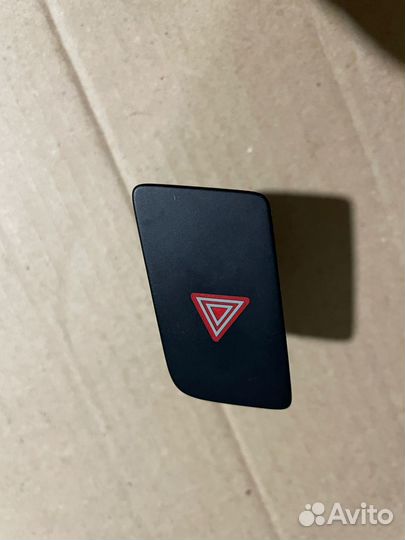 Дефлектор и кнопка аварийной сигнализации Audi Q3