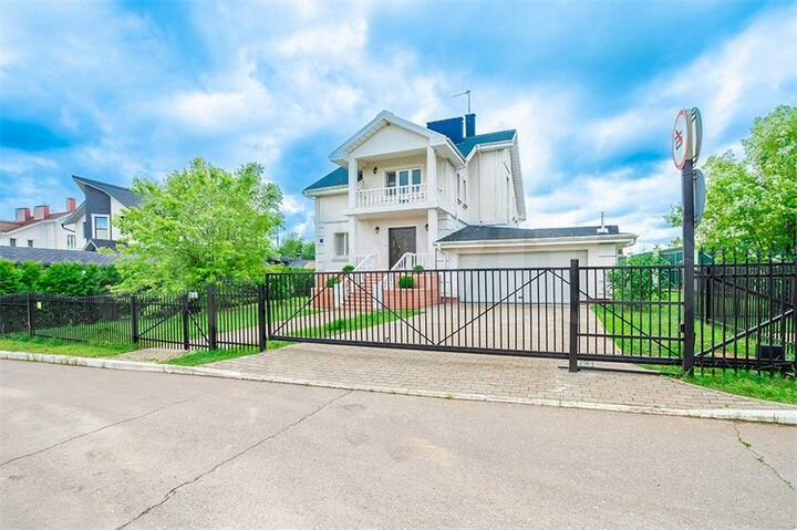 Дом 350 м² на участке 13 сот.