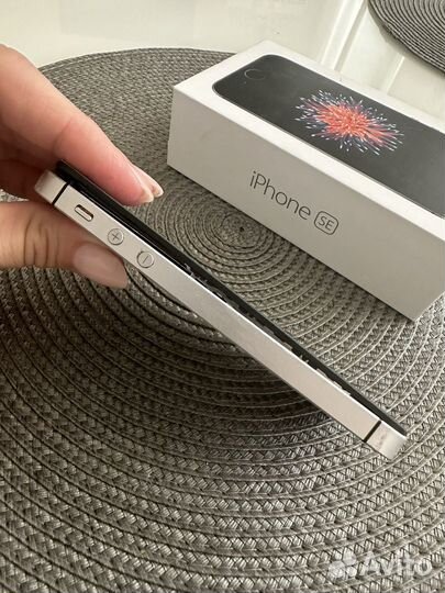 iPhone SE, 32 ГБ