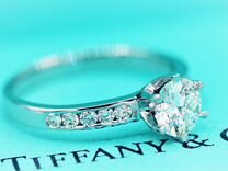 Кольцо с бриллиантом Tiffany