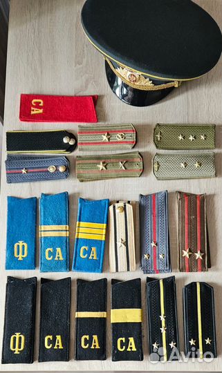 Предметы СССР: фуражка, погоны, пятлицы и т. д