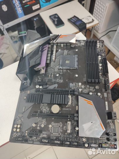 Материнская плата AM4 gigabyte B450 aorus elite