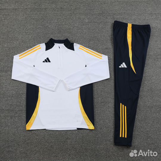 Спортивный костюм adidas