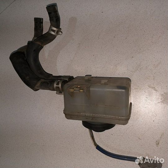 Бачок тормозной жидкости Lexus RX300