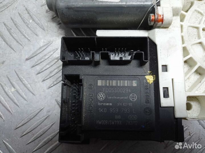 Моторчик стеклоподъемника Volkswagen Passat B6 1K0