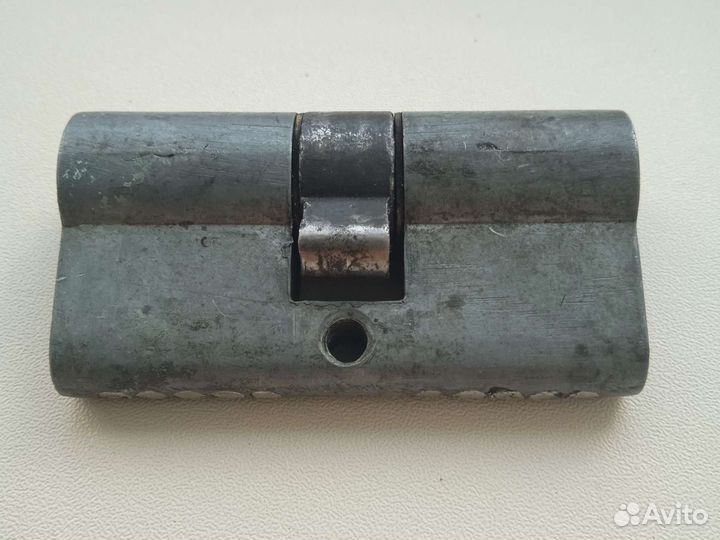 Замок с ключами