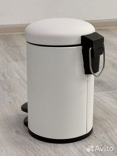 Мусорное ведро с педалью