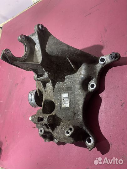 Кронштейн двигателя Renault Duster 2.0