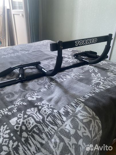 Турник в дверной проем torneo