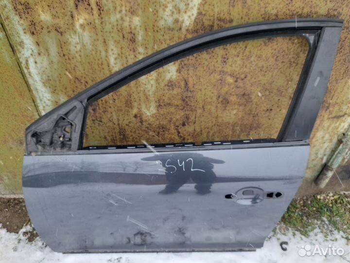 Дверь передняя левая Renault Megane 3