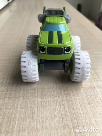 Машинка огурчик вспыш и чудо машинки