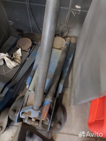 Домкрат подкатной бу