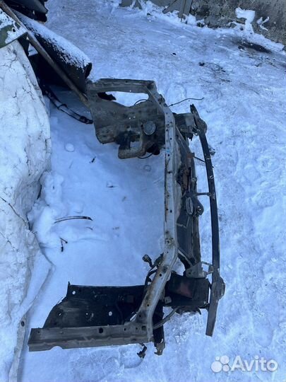 Панель передняя « телевизор » Toyota Avensis 1