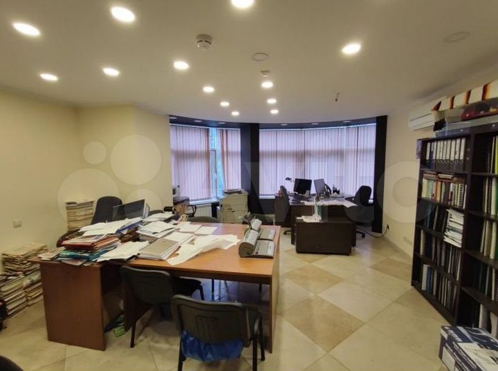 Офис с отдельным входом на 2 этаже - 201.3 м²