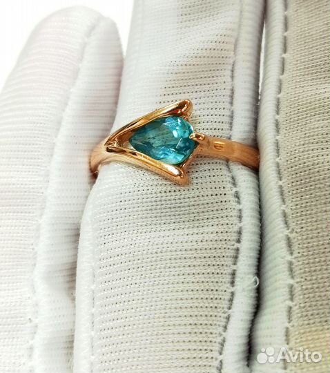 Золотое кольцо с камнем 18р