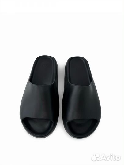 Летние сланцы Adidas Yeezy Slides во Владивостоке