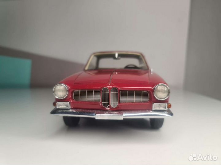 Зарезервирован. Модель автомобиля BMW 3200 cs 1:18