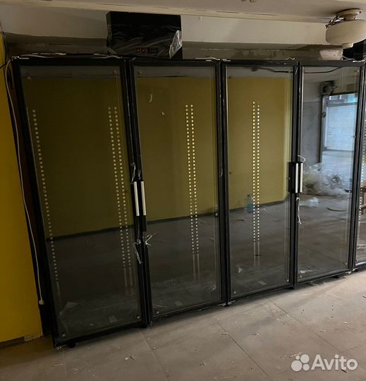 Холодильный шкаф для магазина, пивного магазина