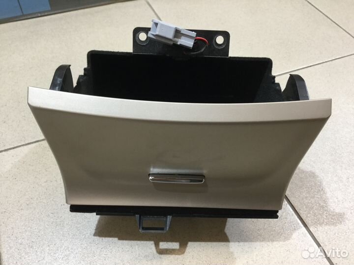 Ящик передней консоли Гранд Чероки после 2010г
