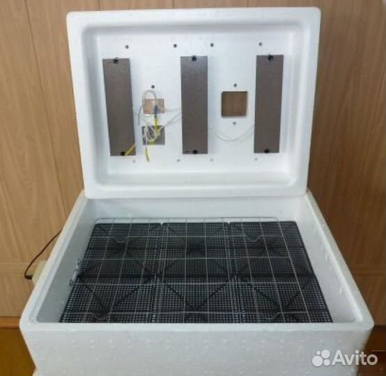 Инкубатор автоматический 77 яиц