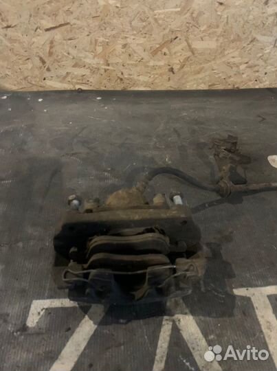 Суппорт передний левый Renault Megane 3 K4M 2011