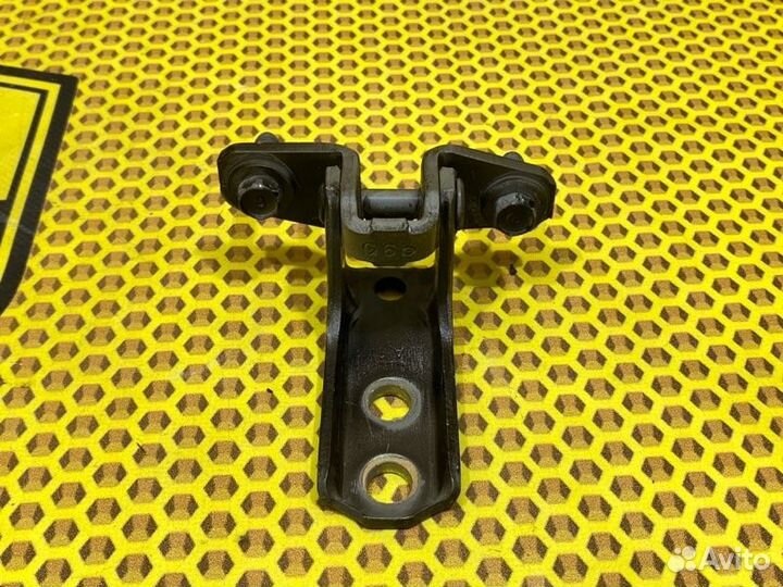 Петля двери передняя верхняя передняя правая