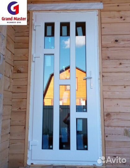 Дверь пвх белая с окнами