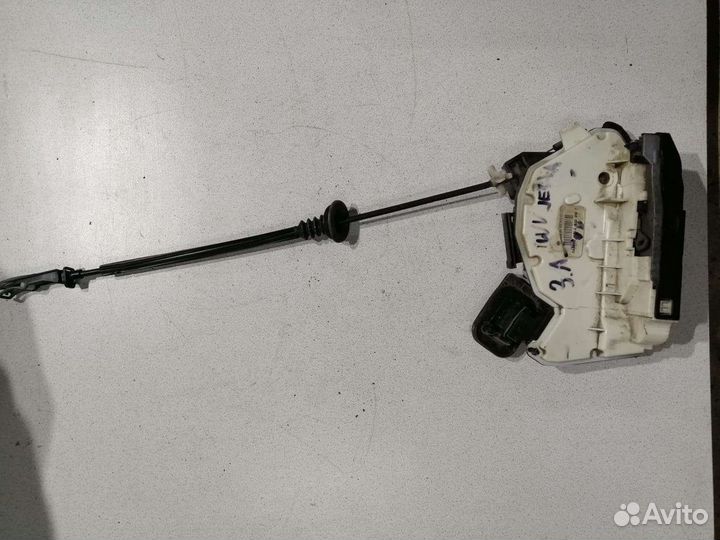 Замок двери задний правый Volkswagen Jetta 6