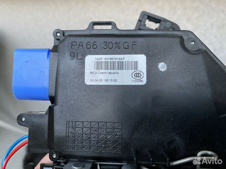 Замок водительской двери VAG