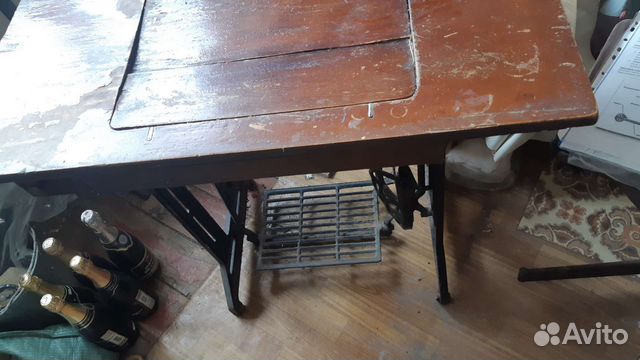 Швейная машина со станиной