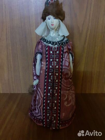 Кукла фарфоровая