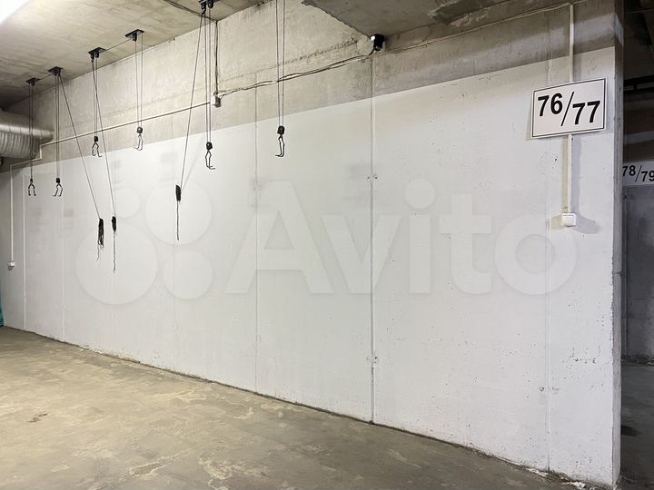 Машиноместо, > 30 м²