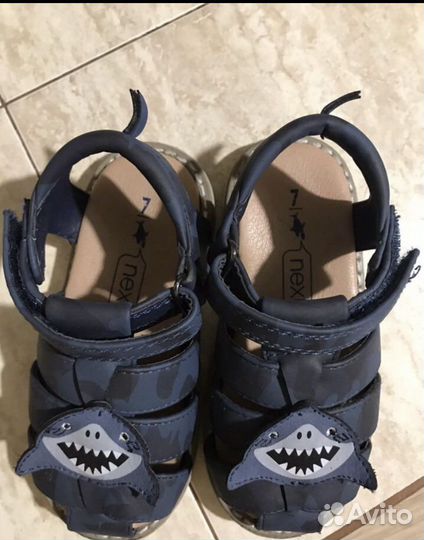 Сандалии next